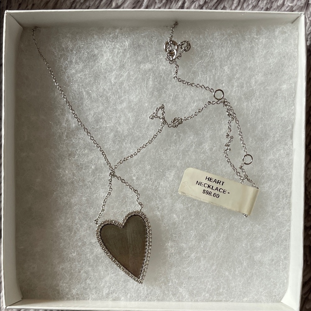 BRAND NEW Silver Heart Necklace